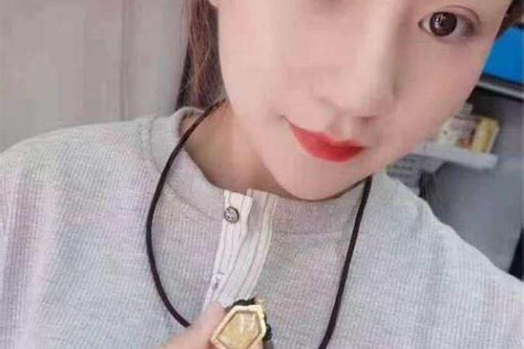 女人梦见拉大便什么意思啊？