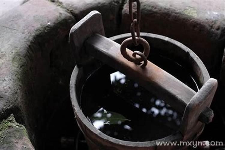 梦见水井满了水往外流