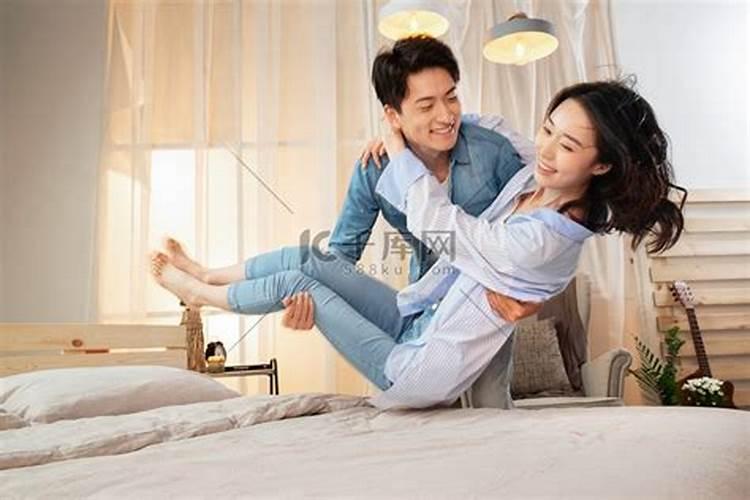 梦见老婆和别的男人搂抱