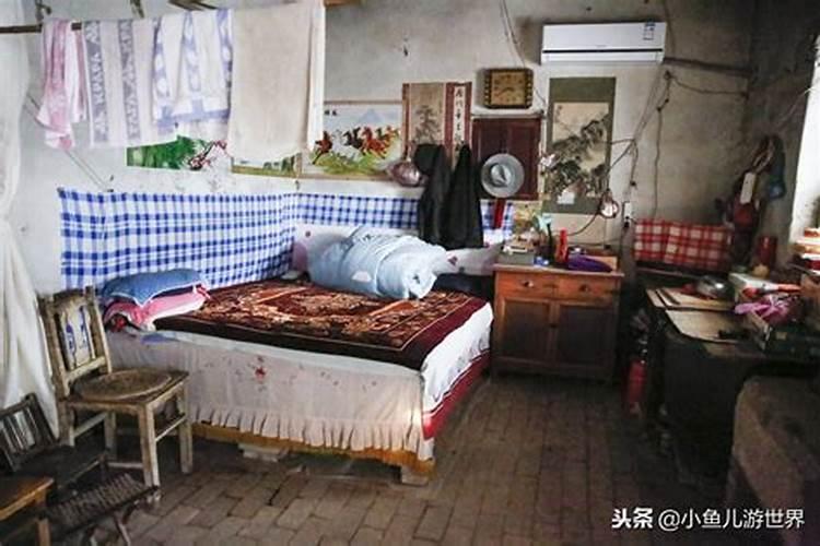 梦见娘家老房子要塌了,而且父亲在里面不走,是什么意思？