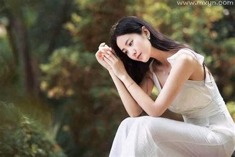紫微斗数看有几段姻缘 夫妻宫三方四正会禄存？