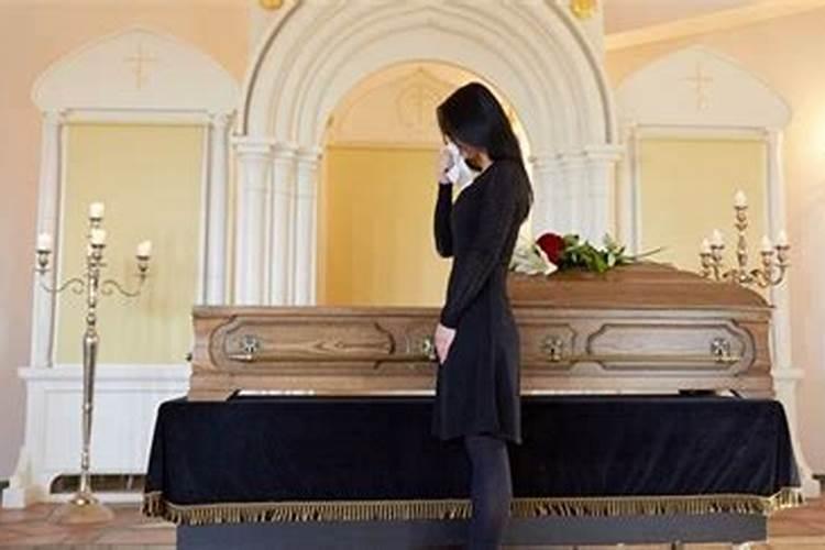 梦见自己妈妈死了自己哭的很伤心什么意思