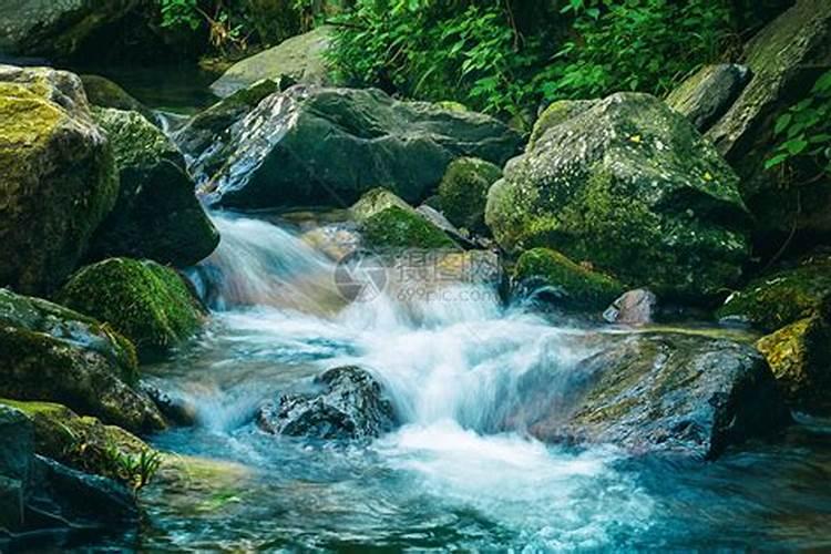 “溪水东流日转西”的出处是哪里