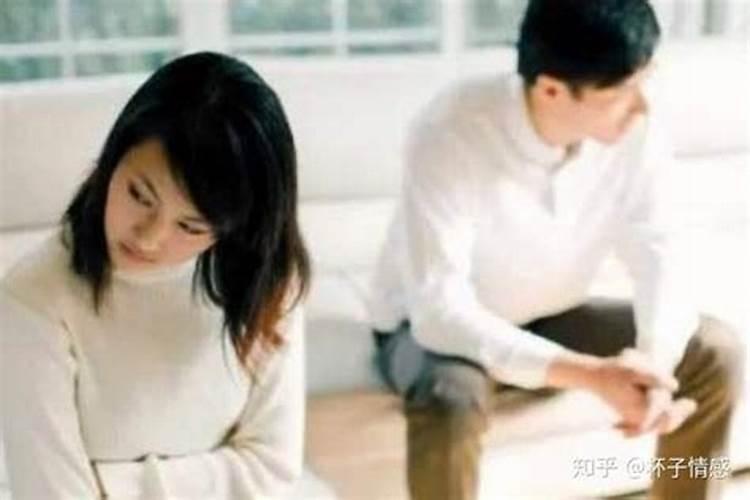 老公出差回来说离婚 我怀疑他有外遇怎么办