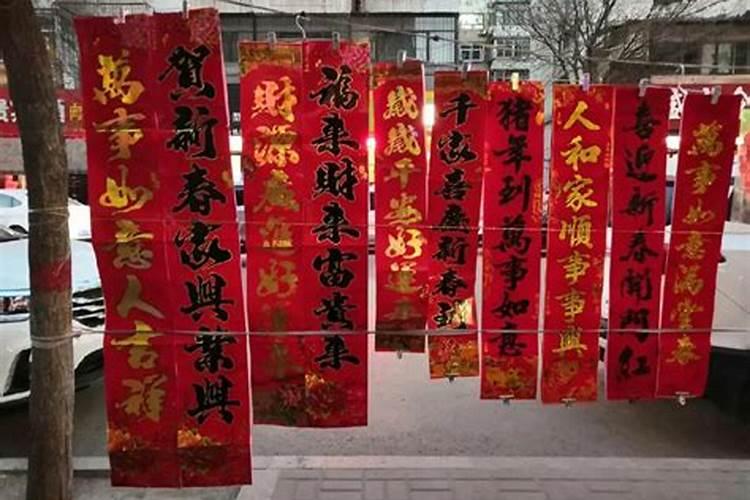 听说老人去世不足一年,7月15不能去墓地烧纸,是所谓的不能烧“节令纸...
