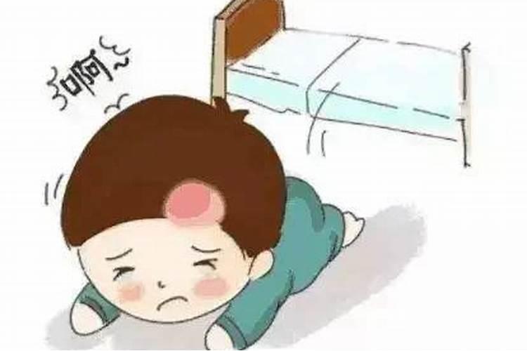 宝宝经常磕磕碰碰 可有什么好办法解决啊 看宝宝头上的大包 心疼死...