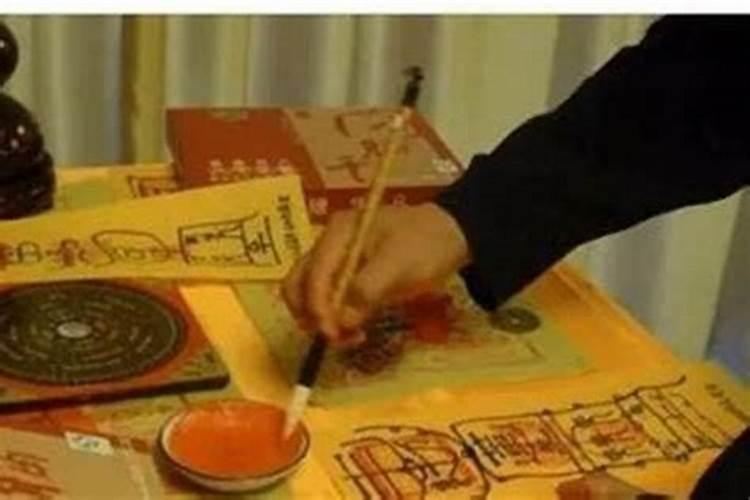 命理中的透和透出意思相同吗