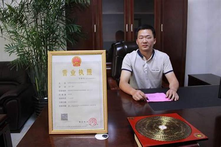 为什么正月初一要去给去世的长辈上坟