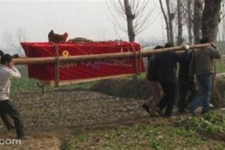 白天梦别人抬官材,这是什么预兆
