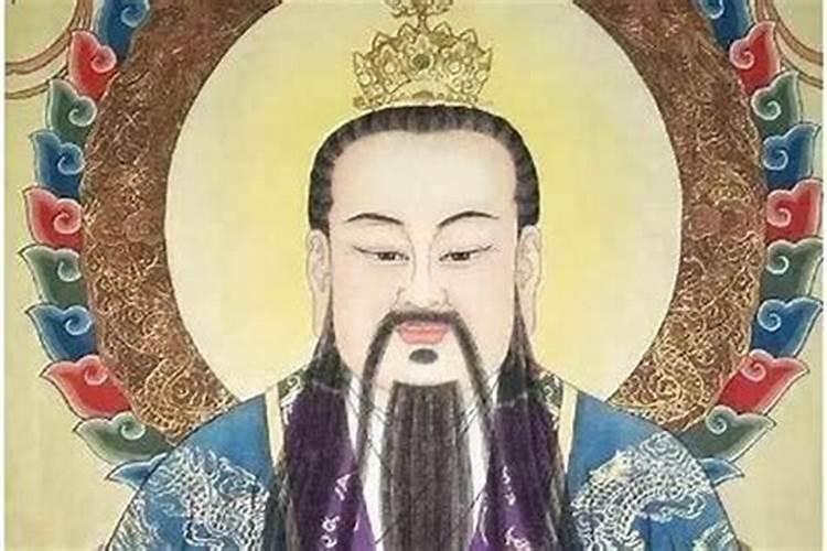 梦见上厕所很脏到处是蛆虫