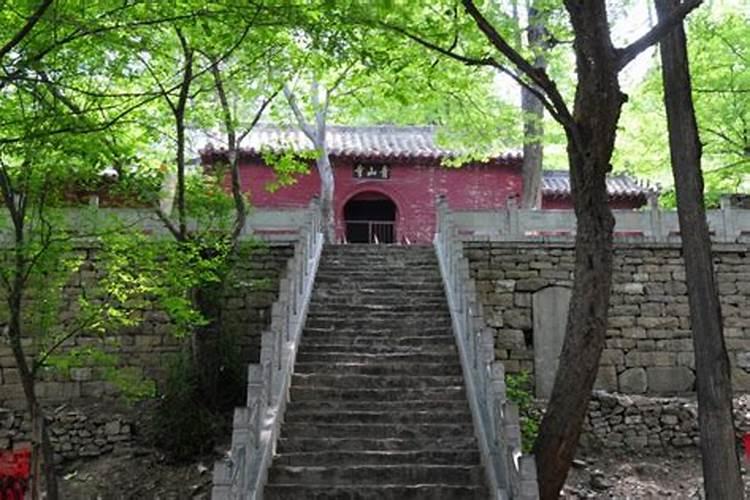 嘉祥青山寺里面有僧人吗？