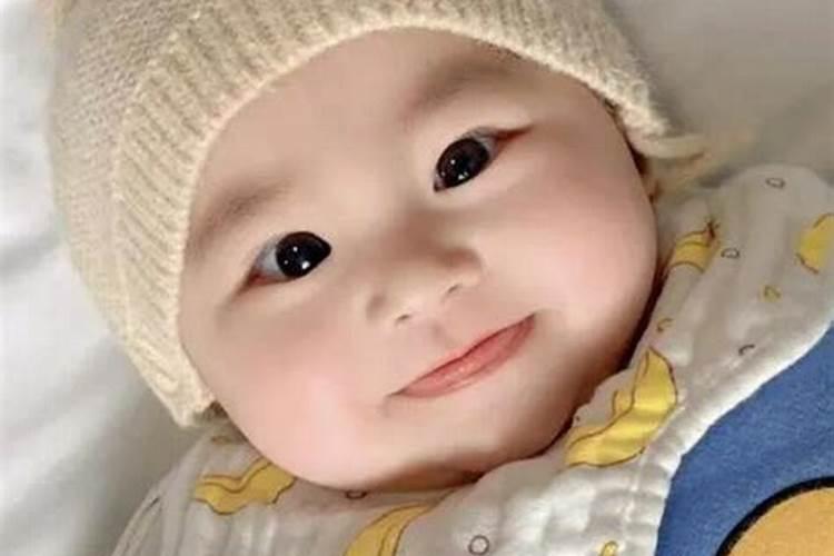 梦见小孩子要我抱还笑了