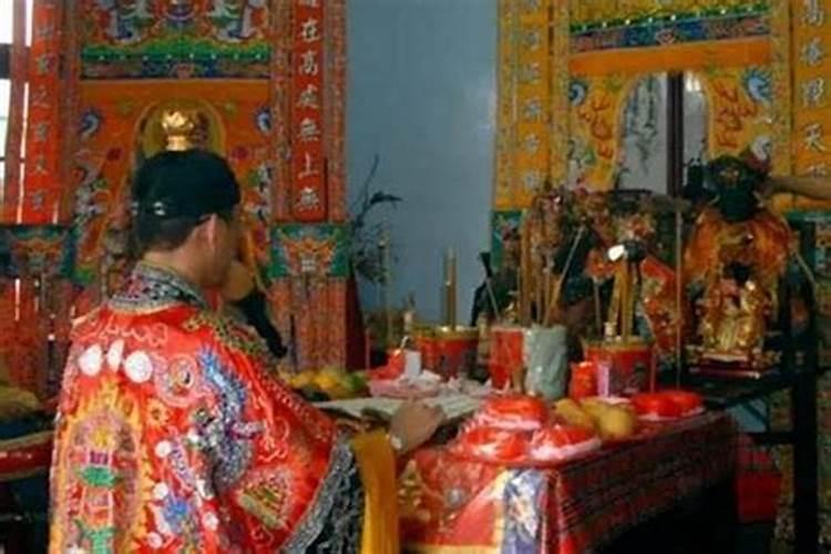 寻找会做法事的大师：八字命理与道场仪式的神秘联系