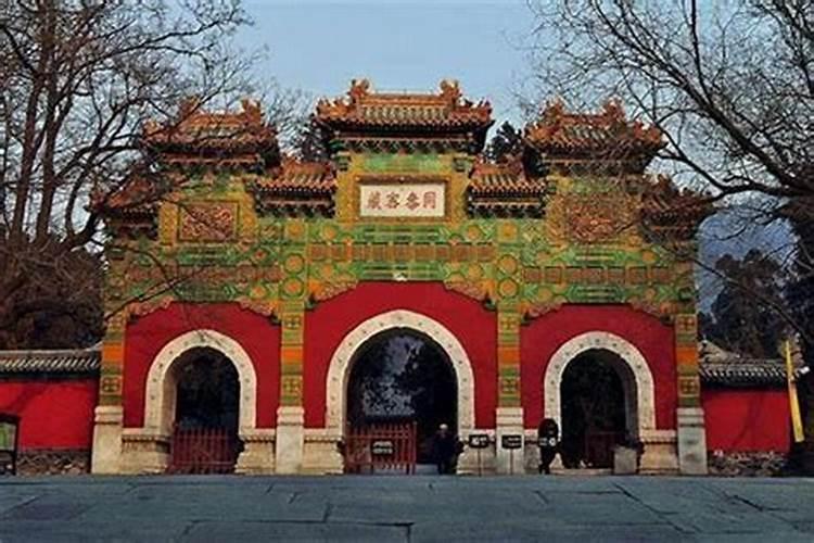 寻找超度亡灵的圣地：寺庙选择指南