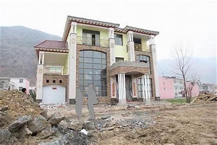 揭秘乡村住宅的风水秘诀：如何辨识农村房屋的风水优劣？