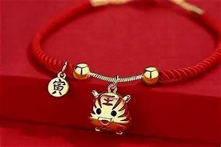 属虎本命年戴什么生肖好？
