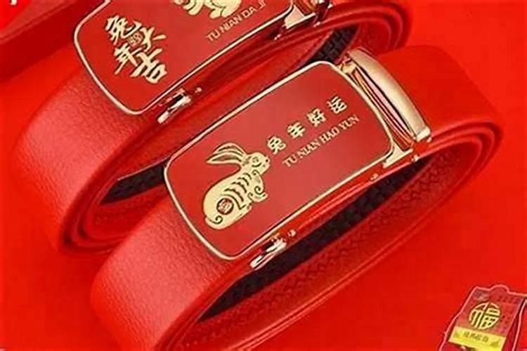 本命年是买红腰带好还是红绳好？