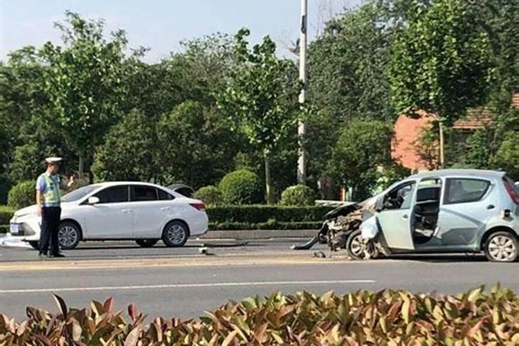 梦见叔叔出车祸是什么意思啊？