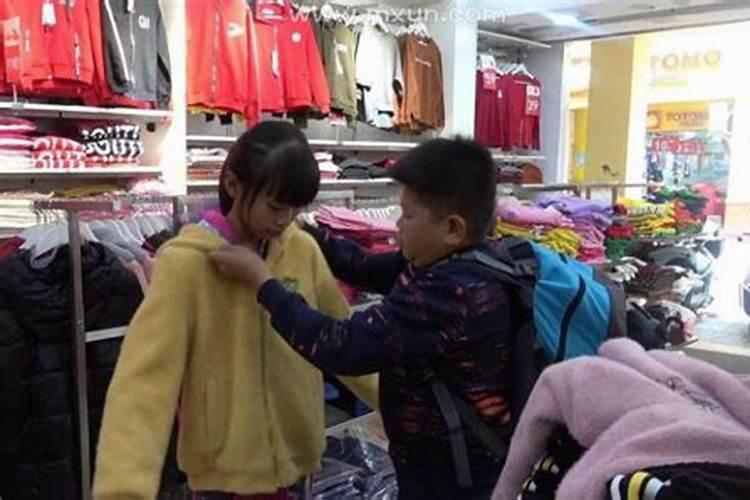 梦见和侄女买衣服：解析梦境中的象征与寓意
