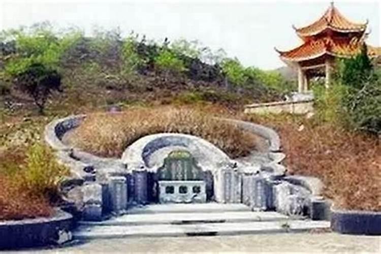 祖坟风水探秘：如何辨识龙脉与生气？
