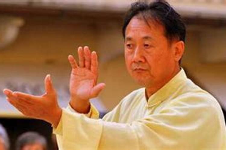 八字硬不硬是什么意思解释？