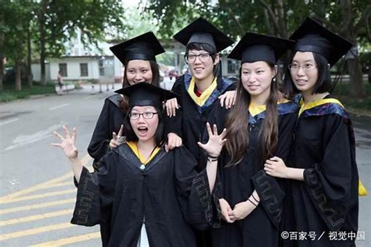 解析命理学中如何推断命主的一些特殊相貌特征？